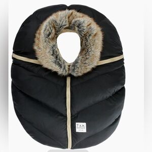 7 A.M. Enfant Black and Tan with fur lined car seat cover